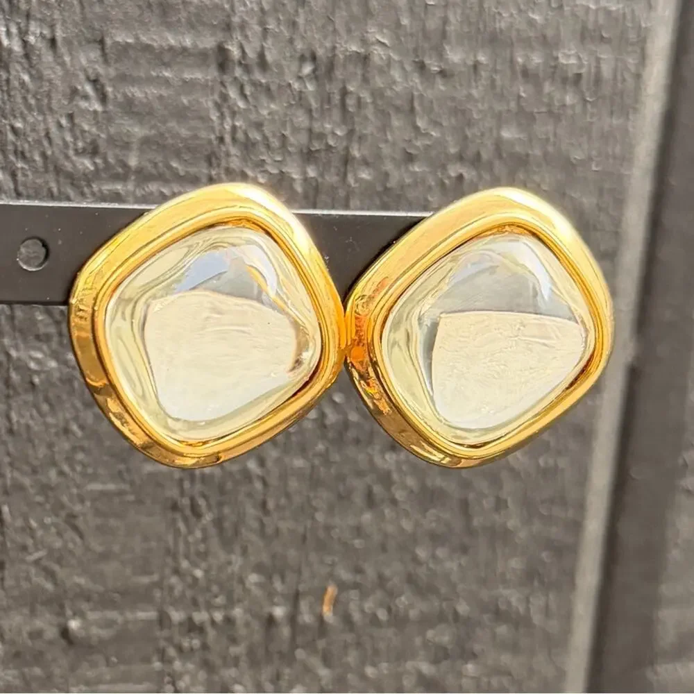 Vintage Trifari signed gold Tone Clear glass stone diamond shape Earrings